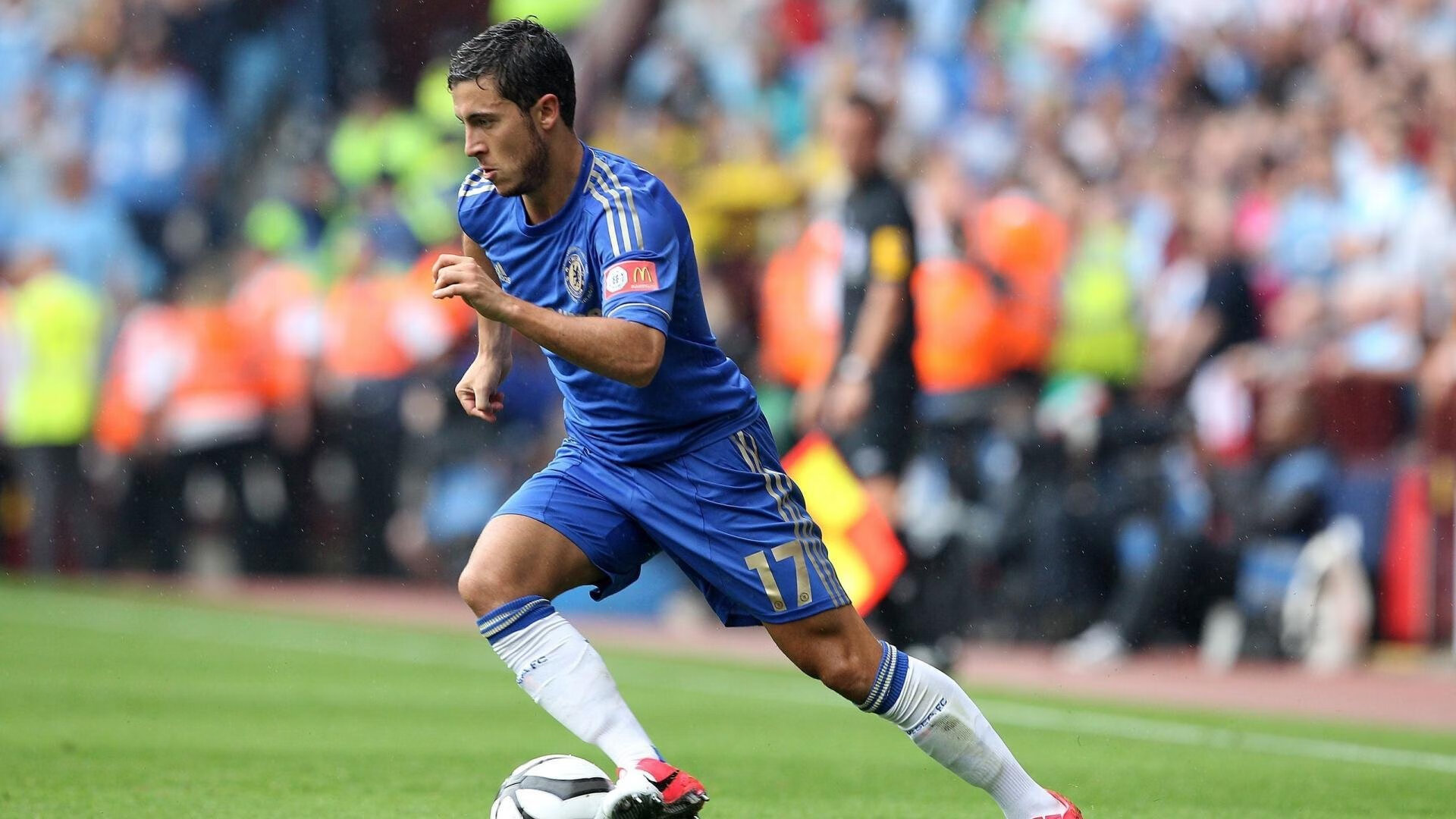 未来足球：虚拟场馆与增强现实结合，打造沉浸式体验，未来足球app