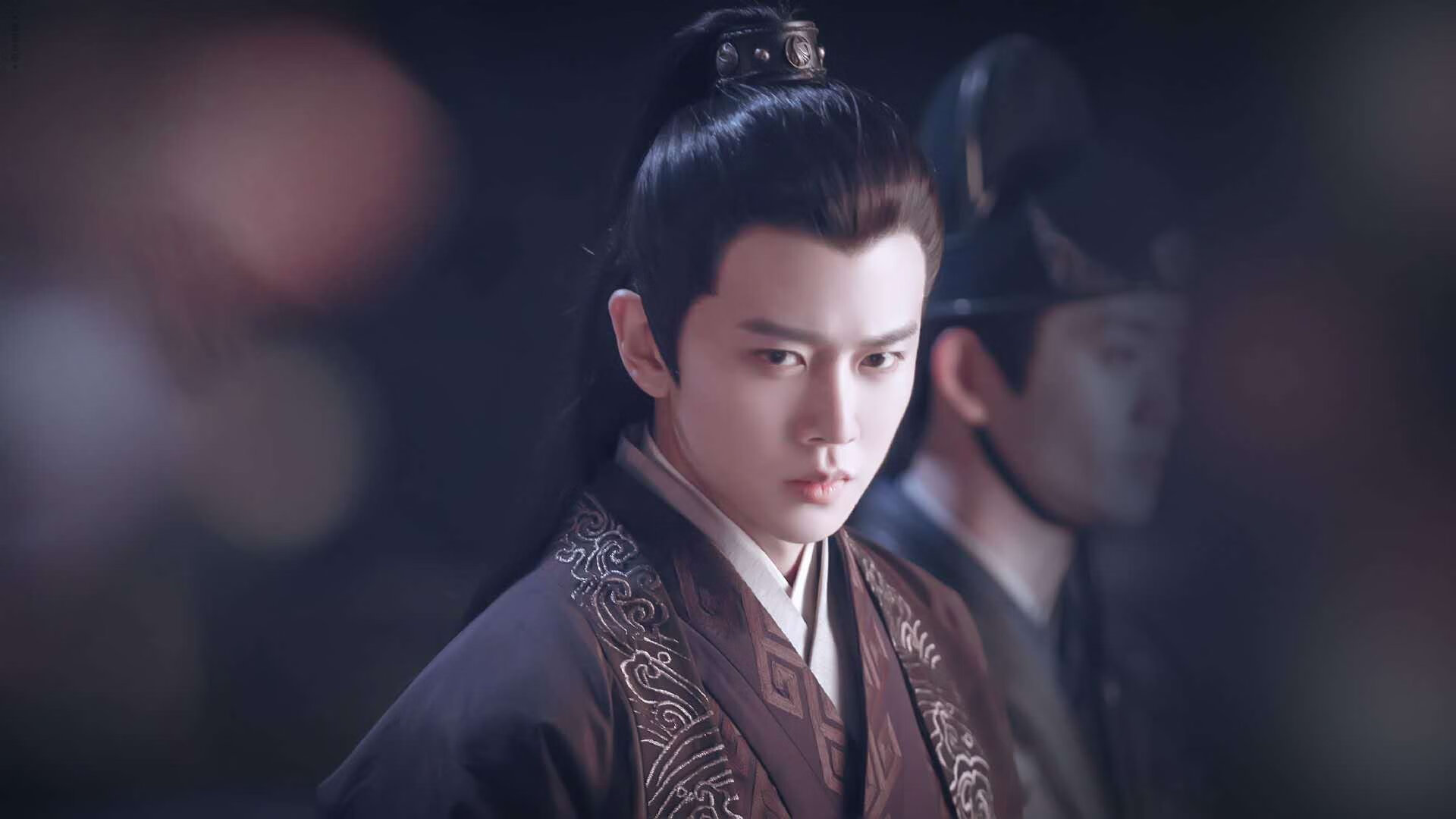 “法甲中游强势反弹,争夺前四名激烈角逐”,法甲中场球员